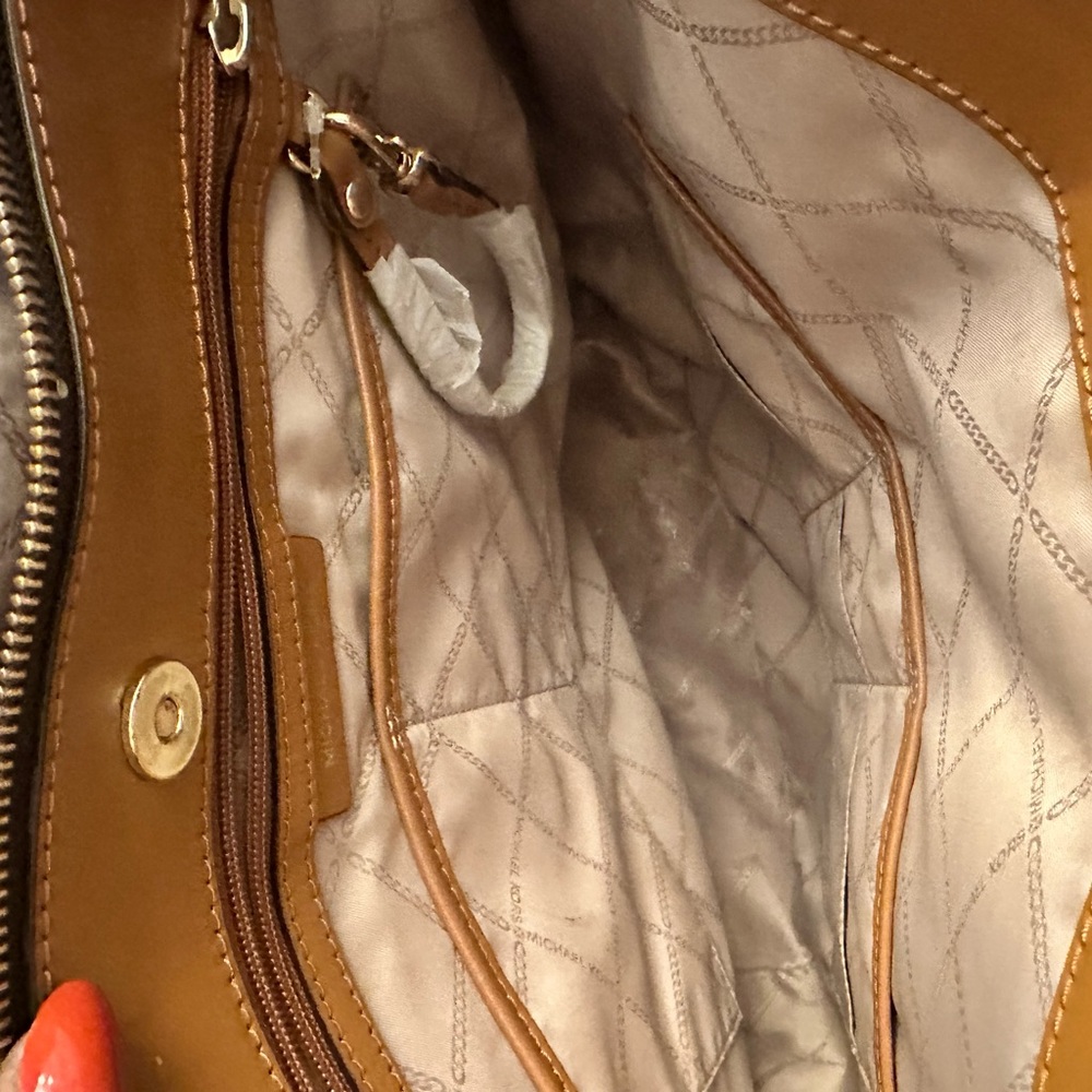 Michael Kors Large East West Tote  with matching wallet . - Picture 11 of 12